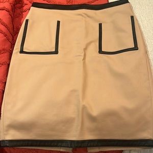 Like new club Monaco skirt with leather trim